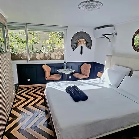 Panzió La Belle Endormie French Bordeaux