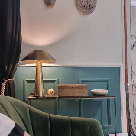 La Belle Endormie French לינה וארוחת בוקר 4*