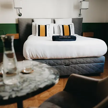 La Belle Endormie French