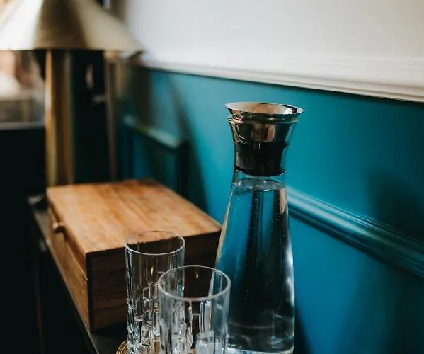 Alojamento de Acomodação e Pequeno-almoço La Belle Endormie French 4*