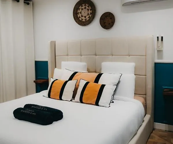 Alojamento de Acomodação e Pequeno-almoço La Belle Endormie French 4*