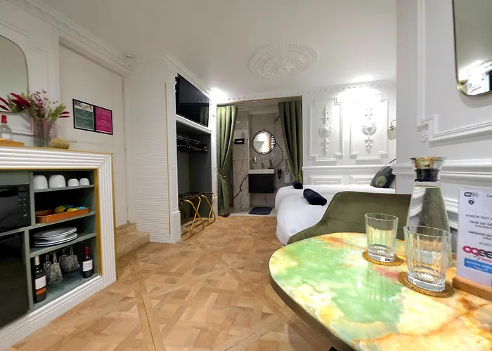 Alojamento de Acomodação e Pequeno-almoço La Belle Endormie French 4*