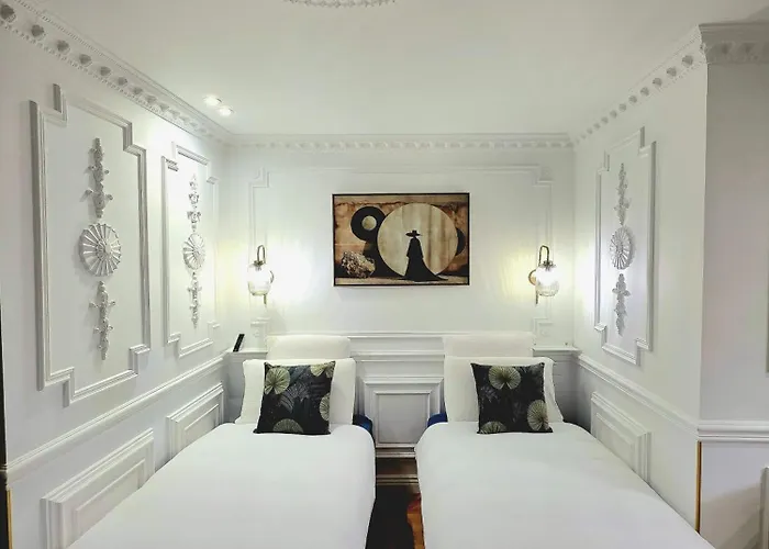 Alojamento de Acomodação e Pequeno-almoço La Belle Endormie French 4*