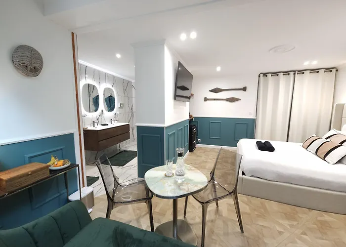 Alojamento de Acomodação e Pequeno-almoço La Belle Endormie French 4*