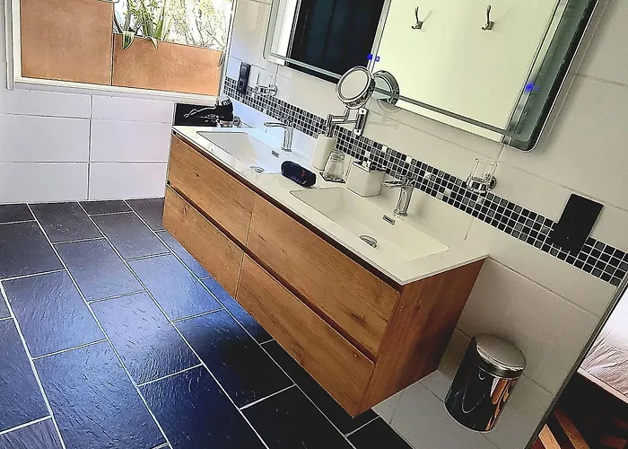 Alojamento de Acomodação e Pequeno-almoço La Belle Endormie French 4*