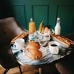 La Belle Endormie French Bed & Breakfast